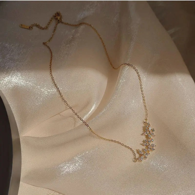 CRYSTAL FLOWER necklace