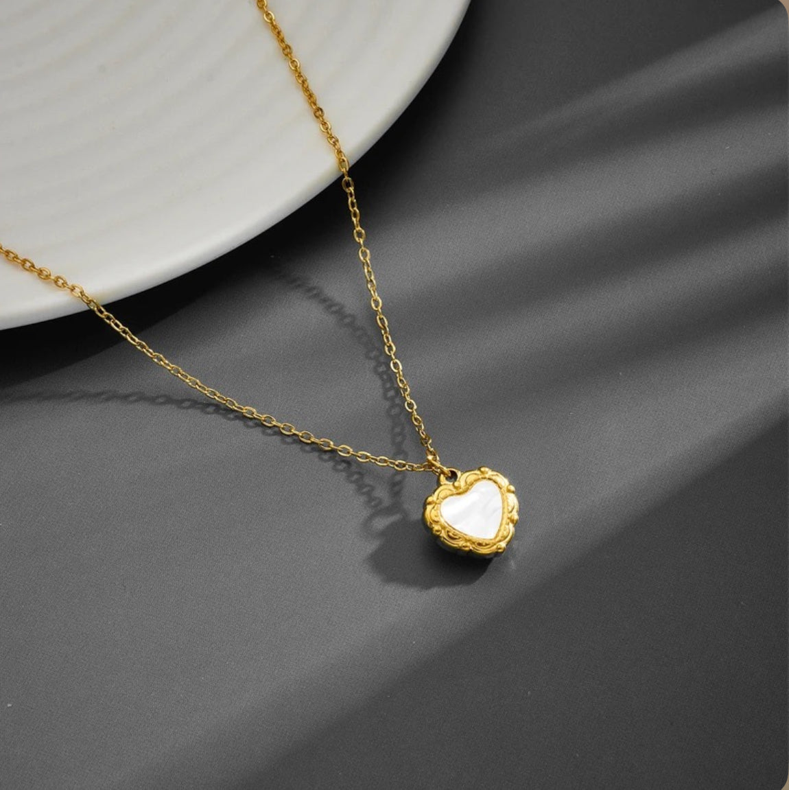 WHITE HEART necklace
