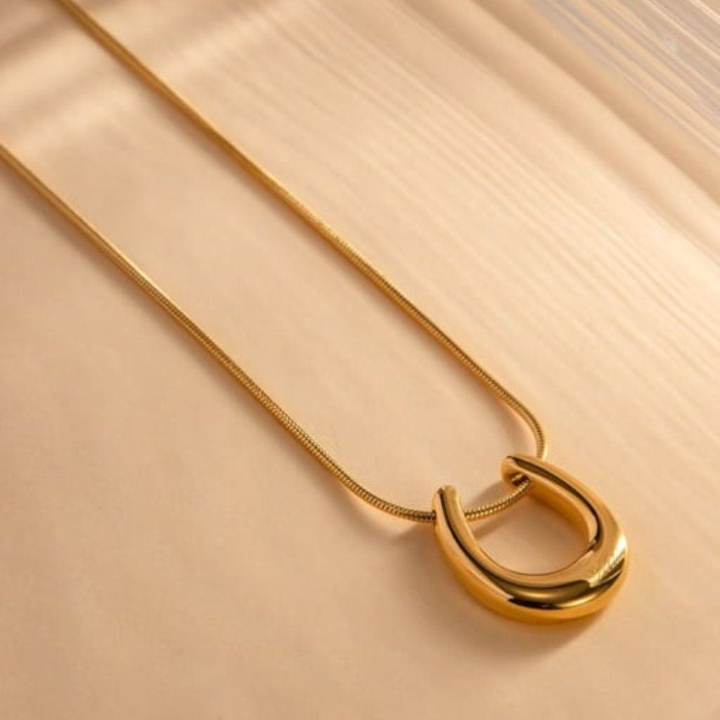U necklace