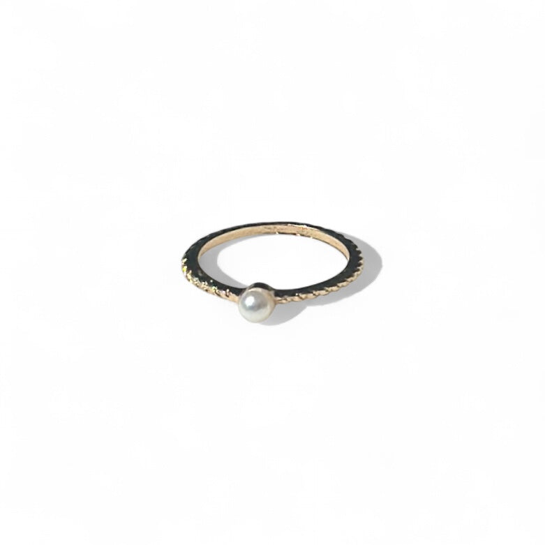 Simple pearl ring