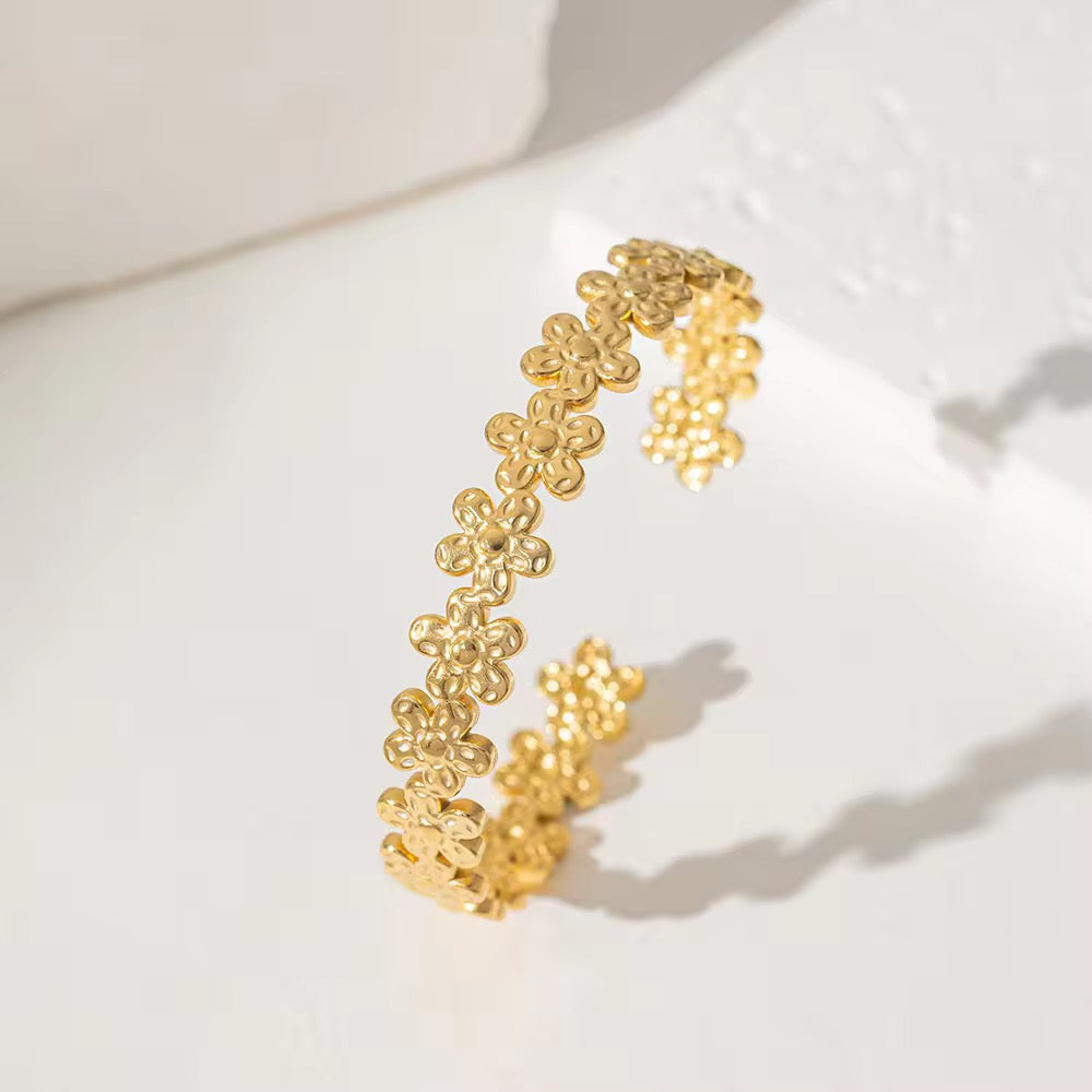 Aesthetic floral bracelet