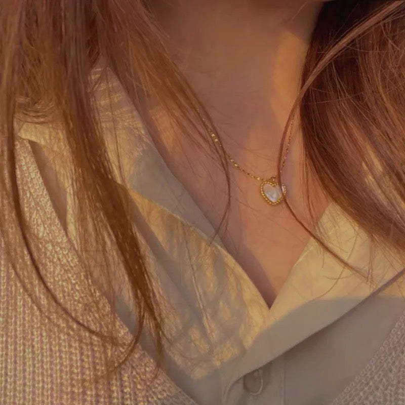 WHITE HEART necklace