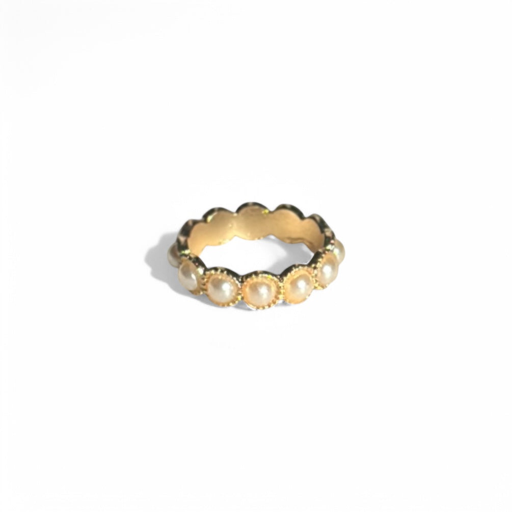 Pearls ring