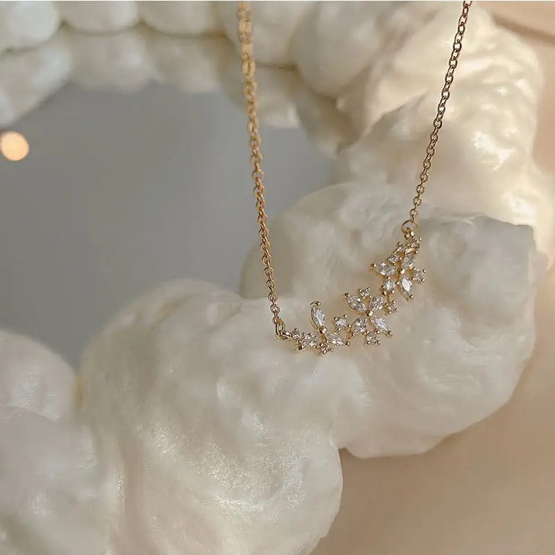 CRYSTAL FLOWER necklace