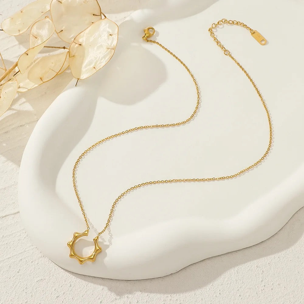 GEOMETRIC CIRCLE necklace