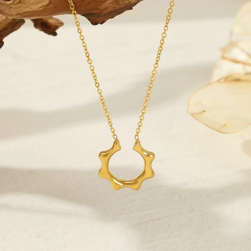 GEOMETRIC CIRCLE necklace