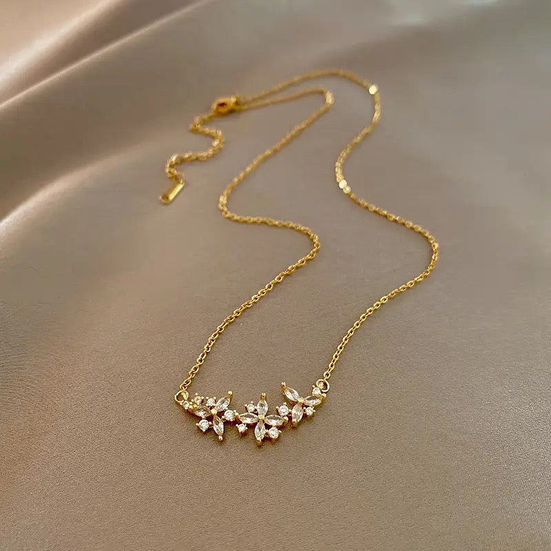 CRYSTAL FLOWER necklace