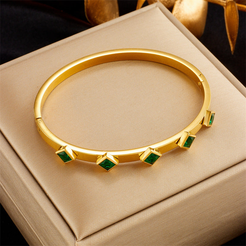 Green stone bracelet