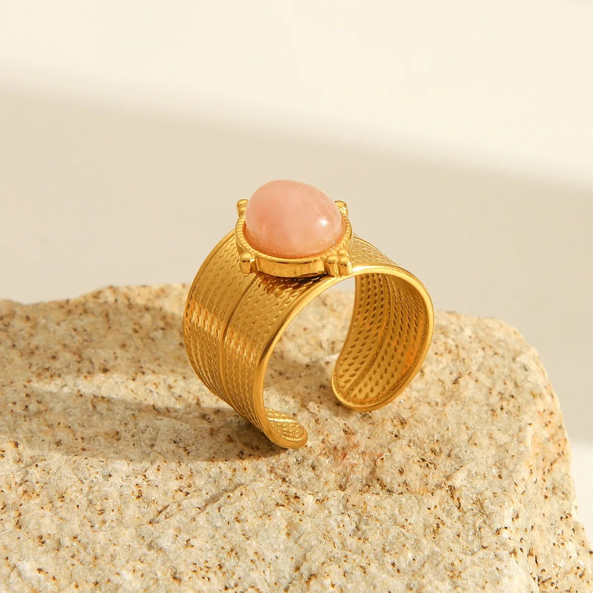 Rose quartz aesthete ring