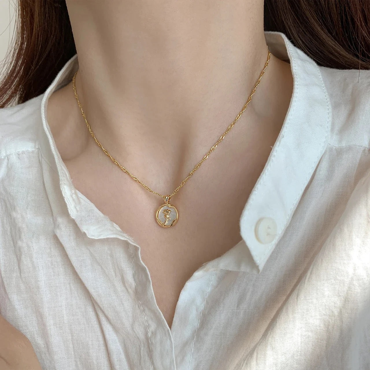 WHITE ROSA necklace