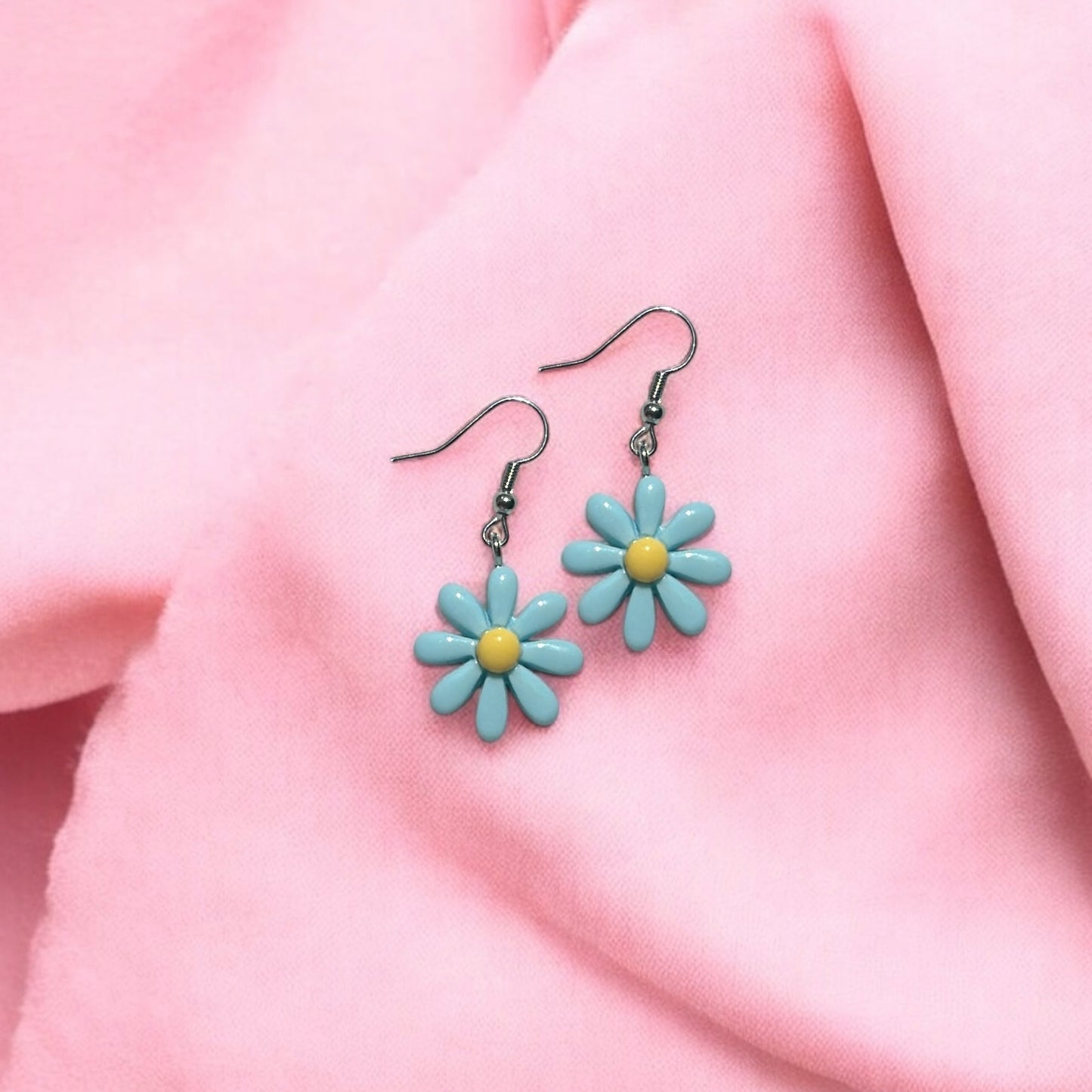 Blue daisy flower earring