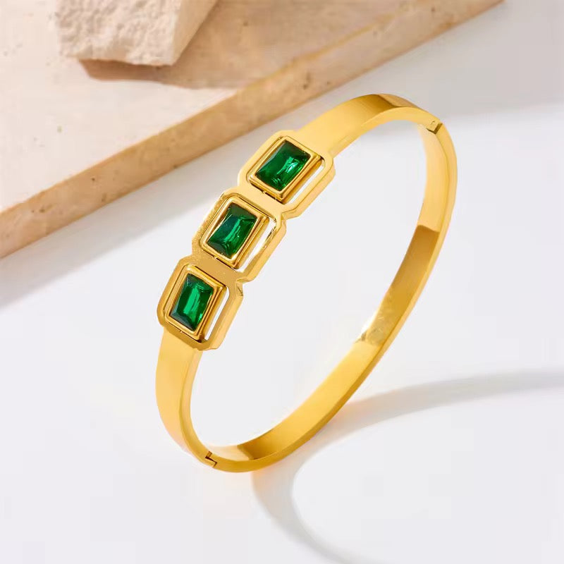 Lush loop bracelet