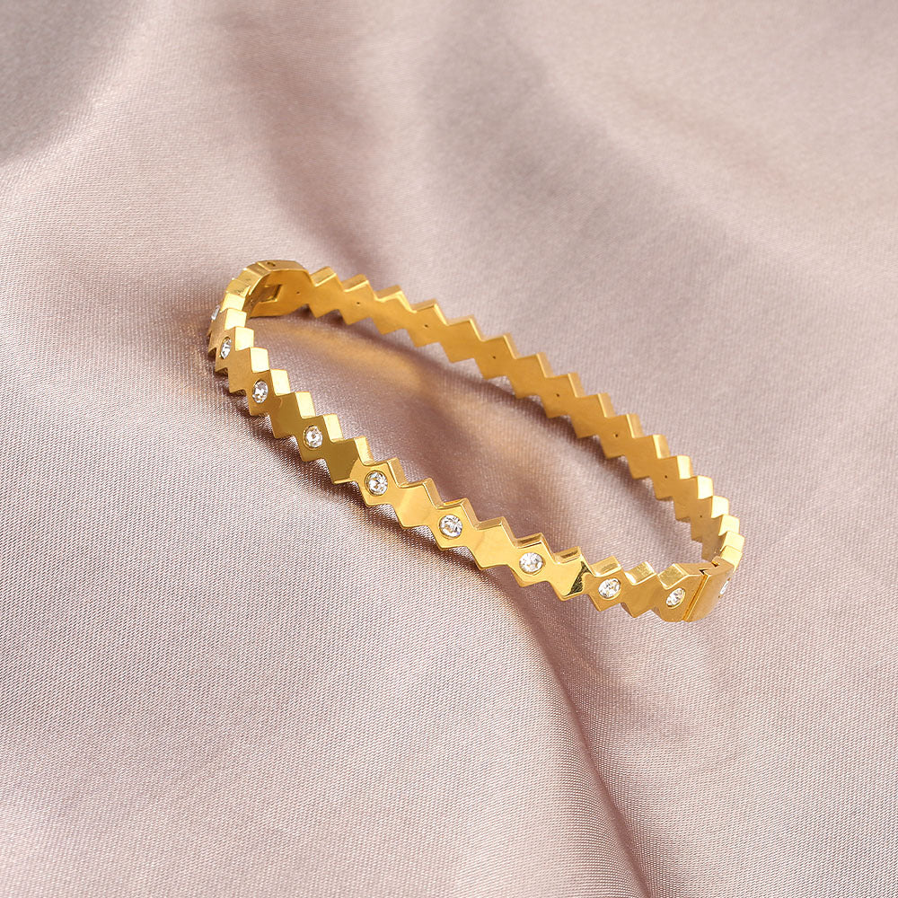 Edgy Bangle bracelet