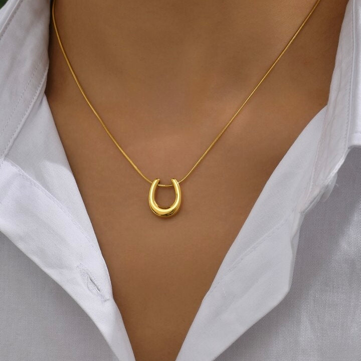 U necklace