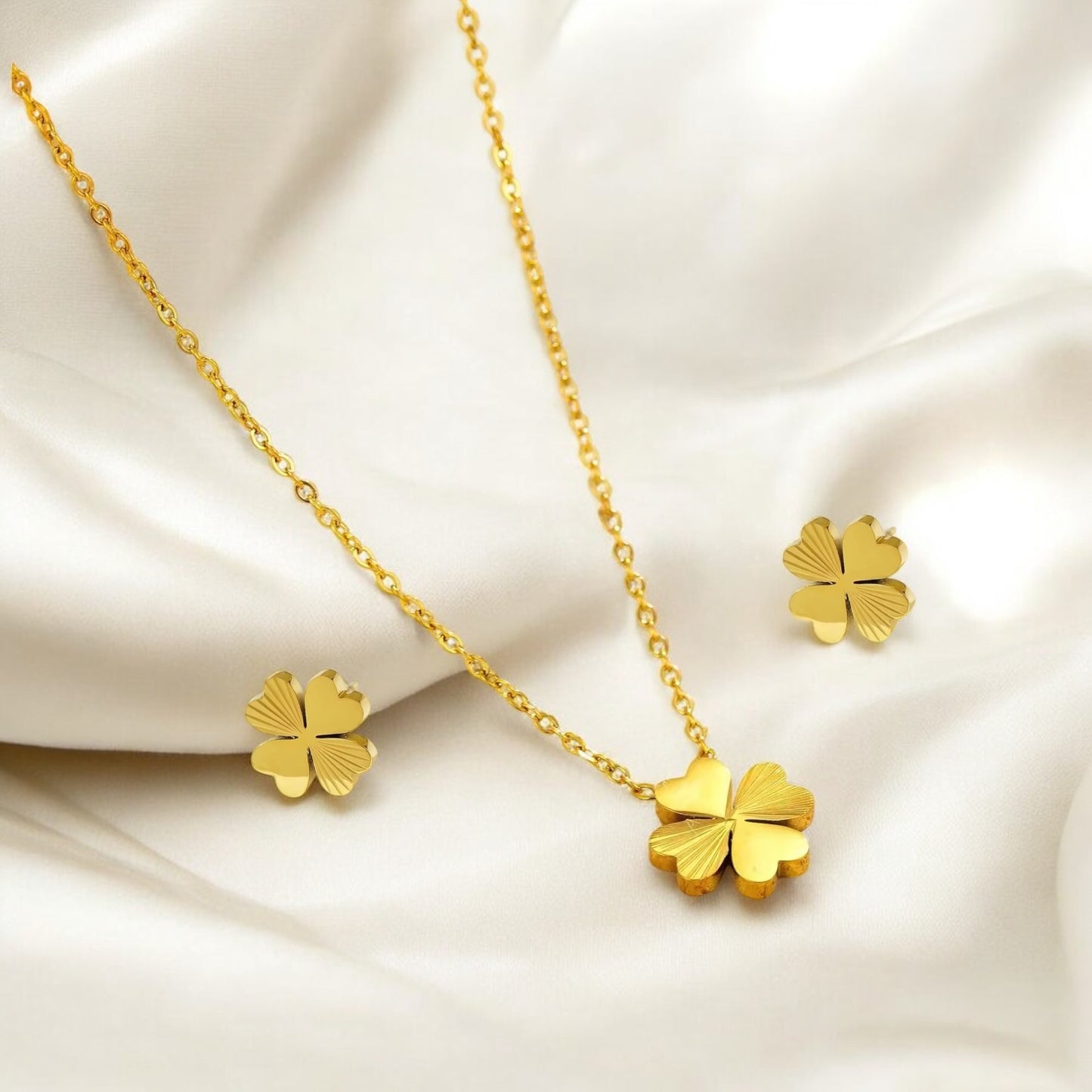 LUCKY CHARM necklace set