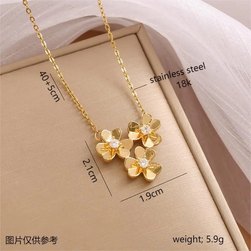 THRIO FLOWER necklace