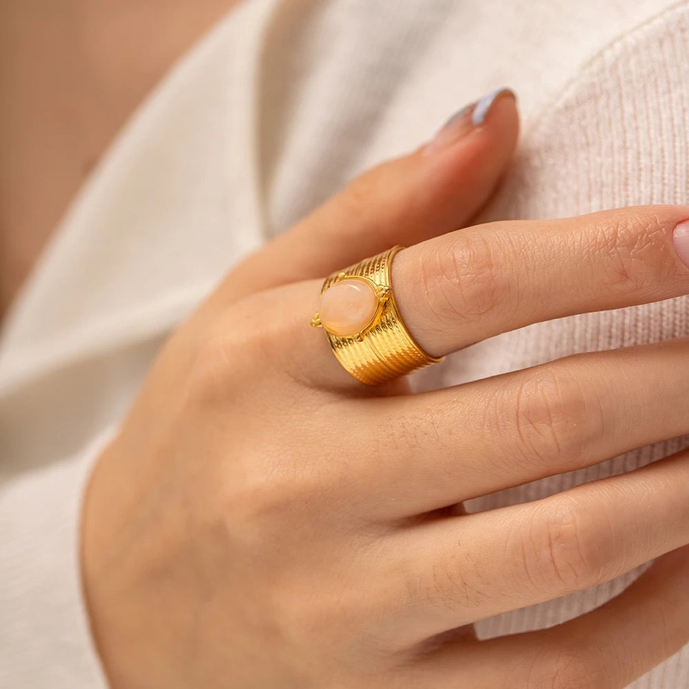 Rose quartz aesthete ring