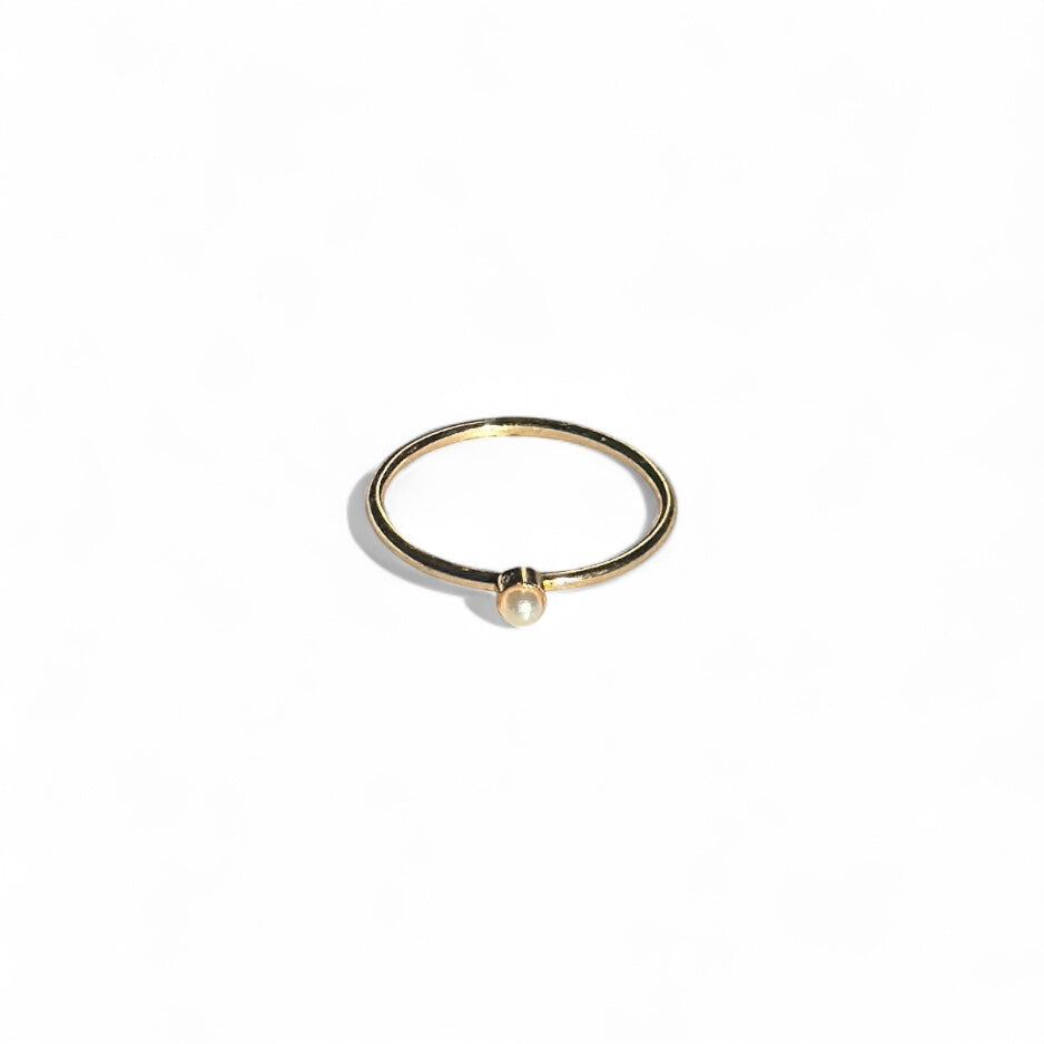 Simple pearl ring