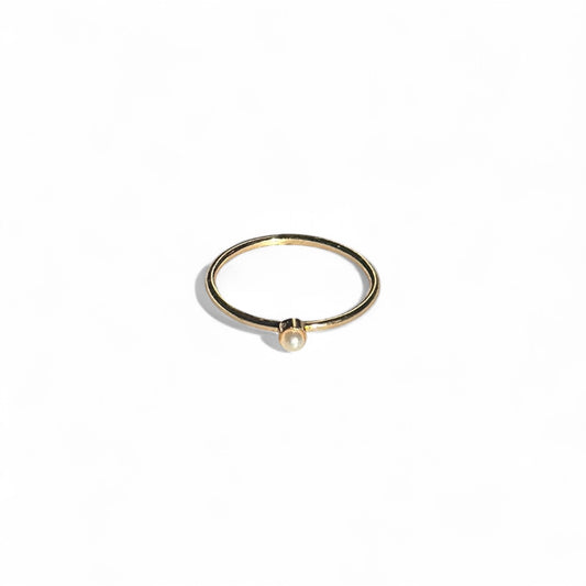 Simple pearl ring
