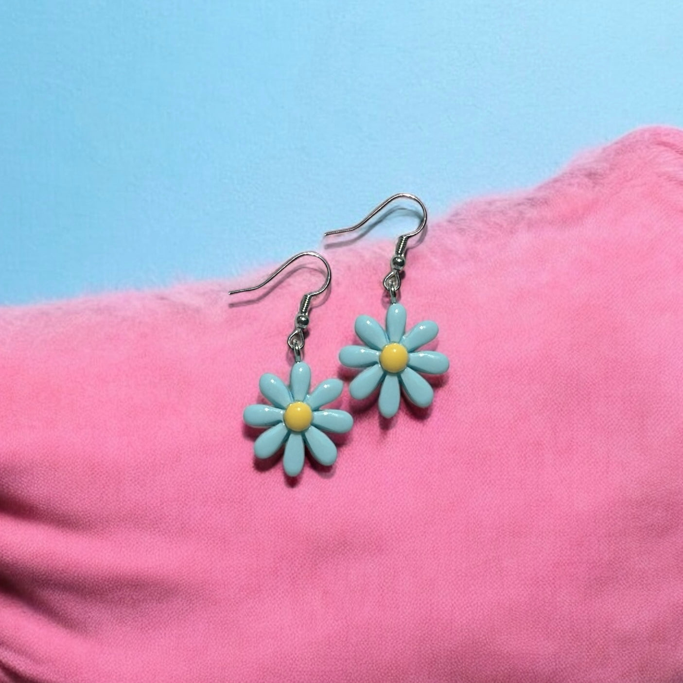 Blue daisy flower earring
