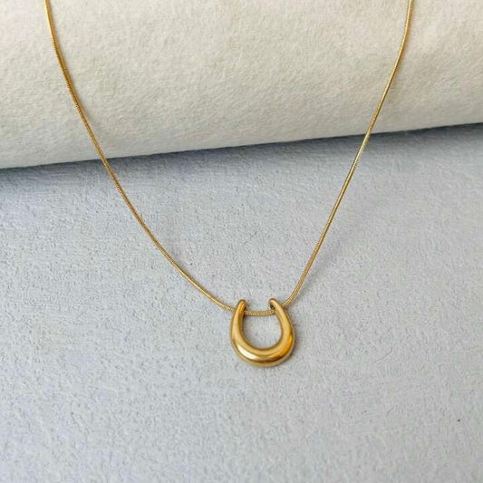 U necklace