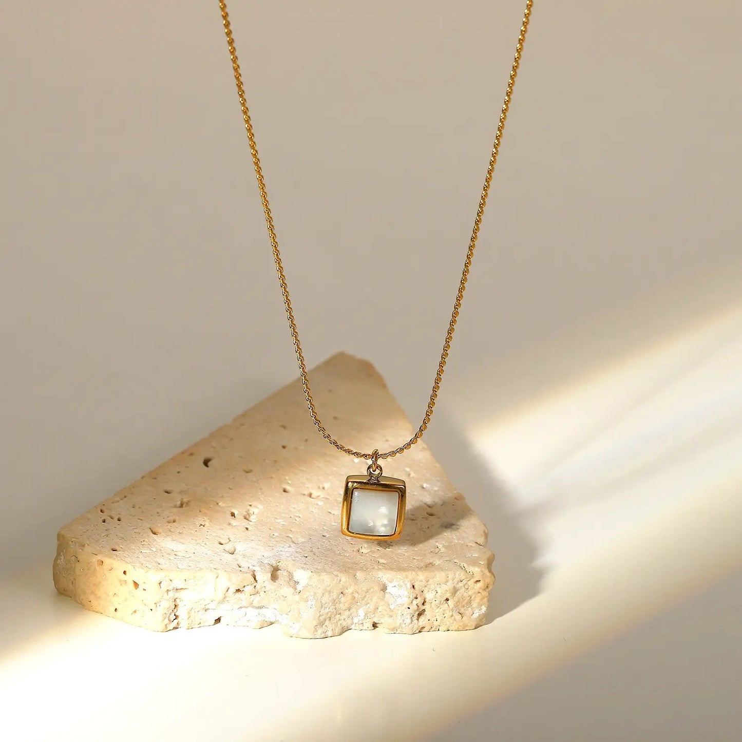 WHITE SQUARE necklace