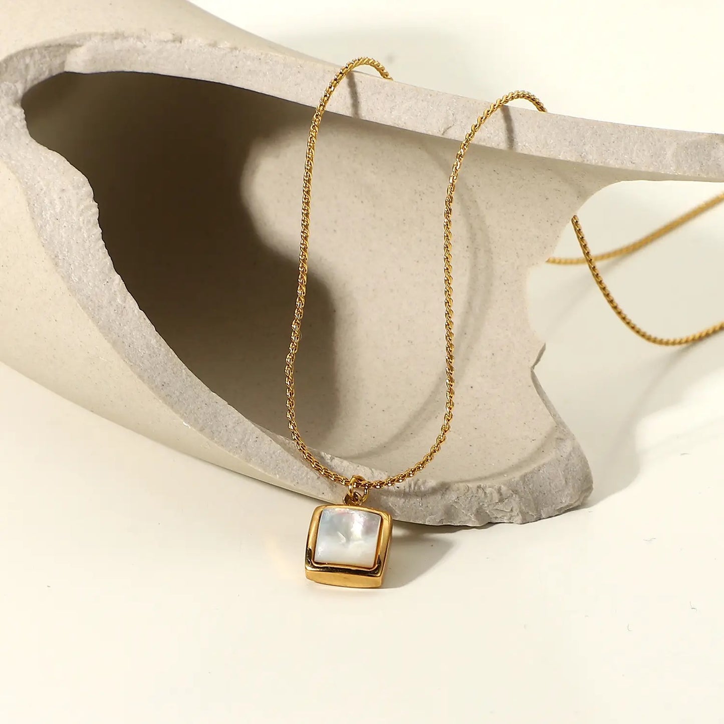 WHITE SQUARE necklace