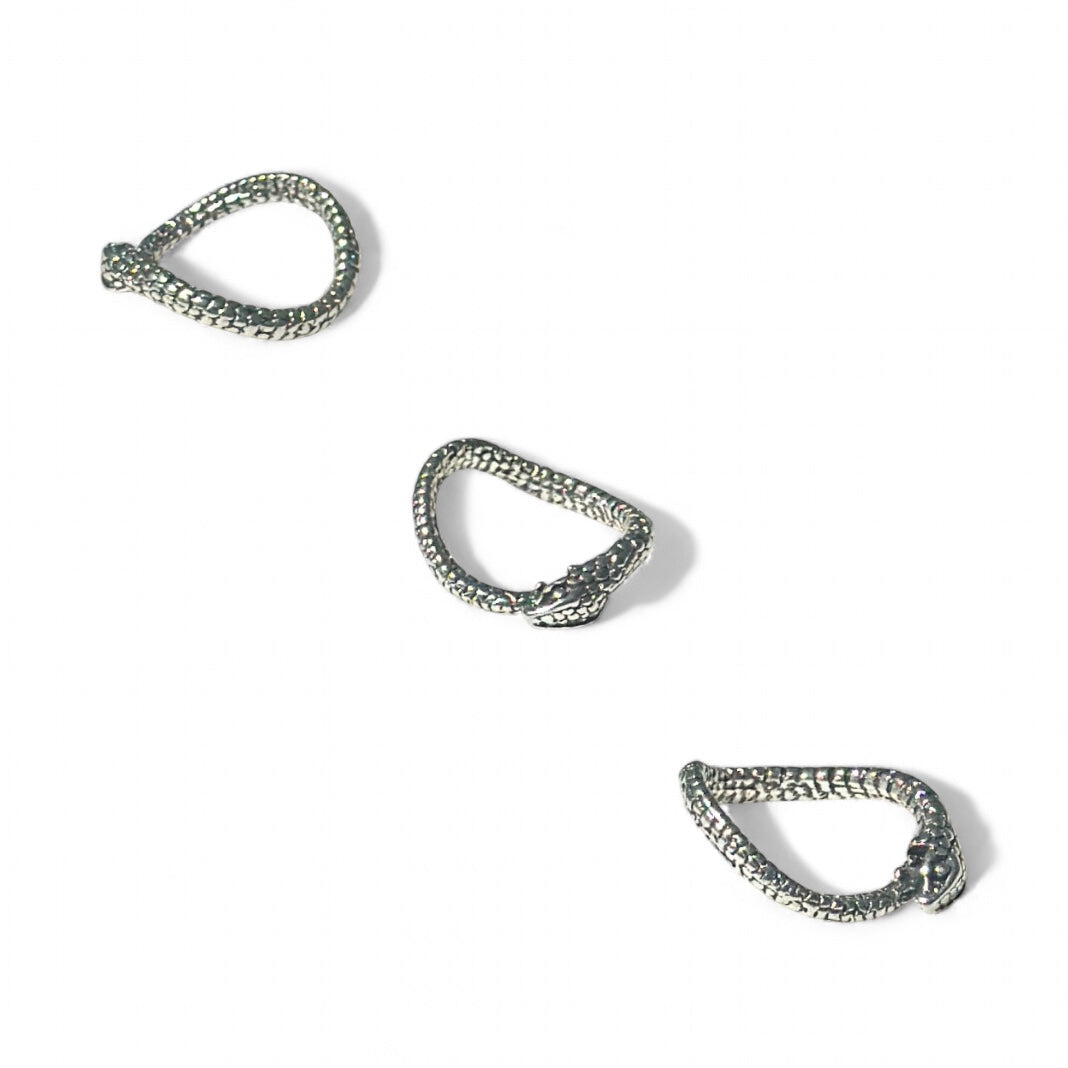 Self biting snake ring