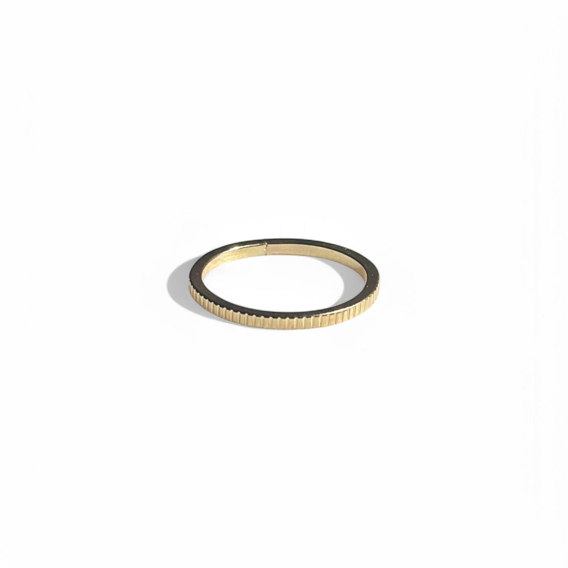 Simple line ring