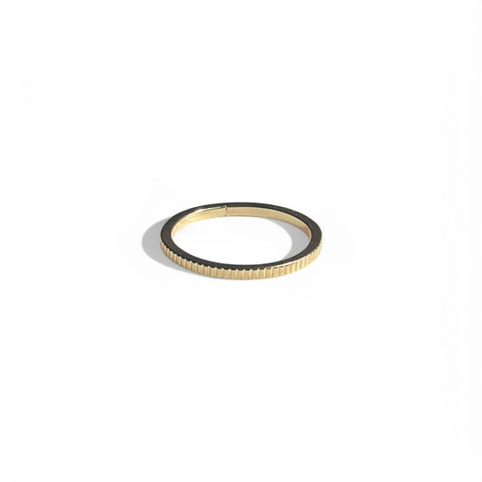 Simple line ring