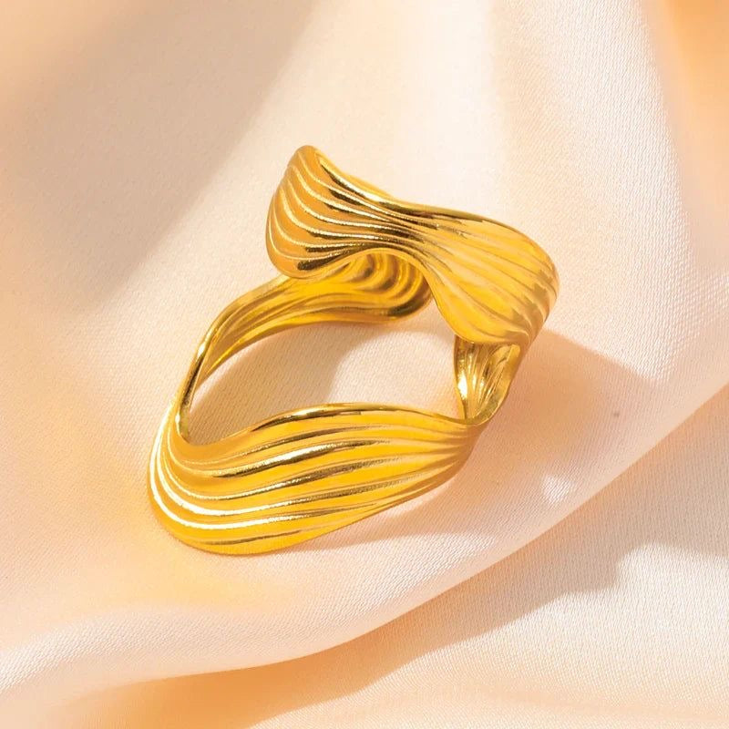 WAVE AESTHETE RING