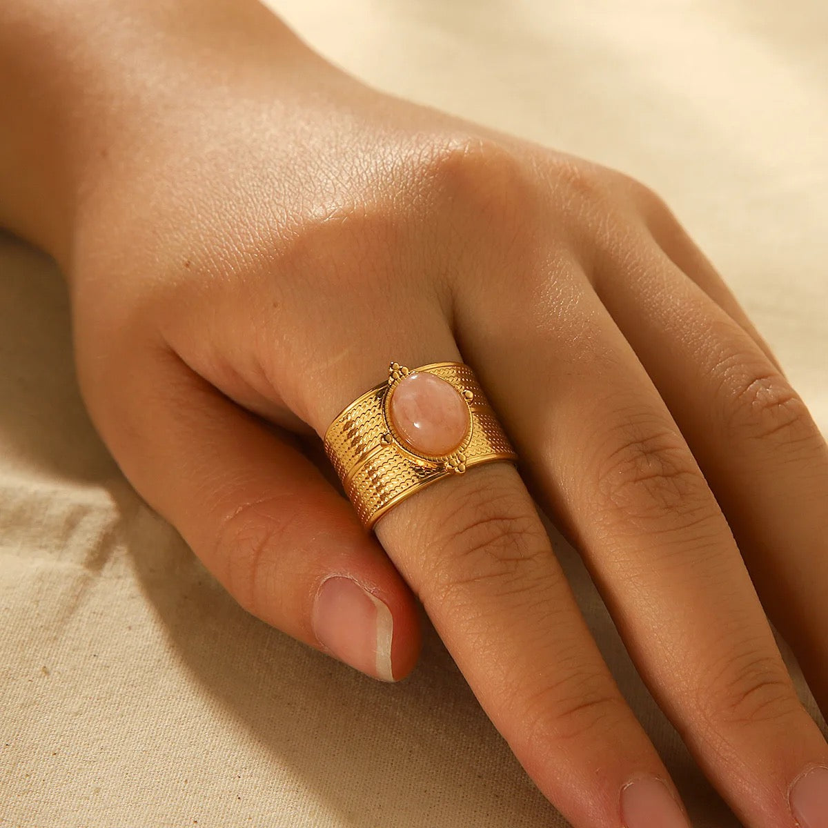Rose quartz aesthete ring