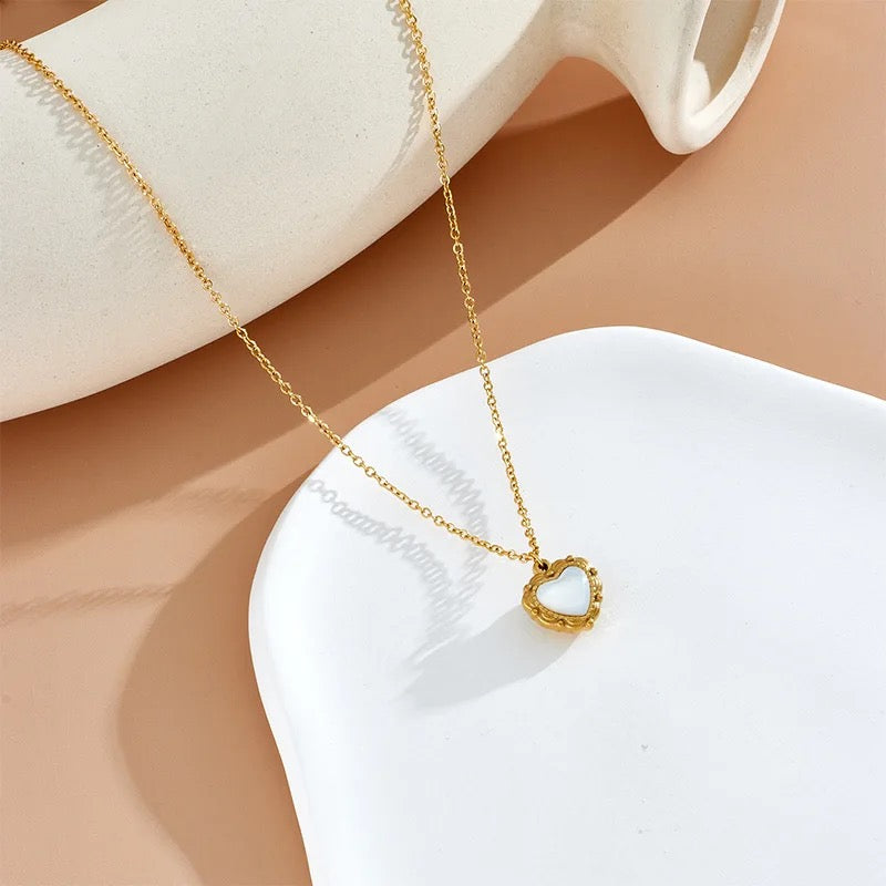 WHITE HEART necklace