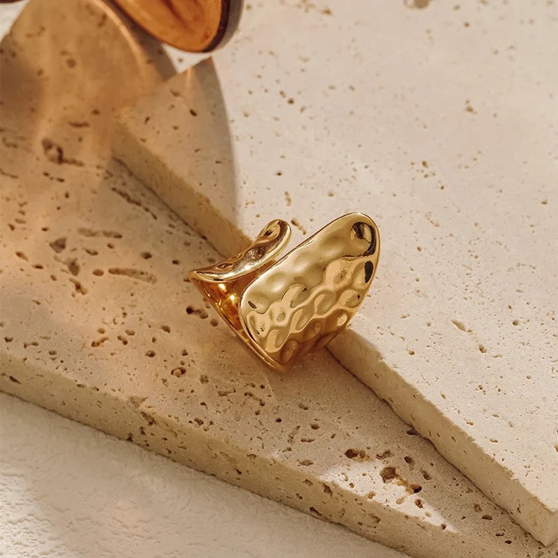 LEYA RING AESTHETE