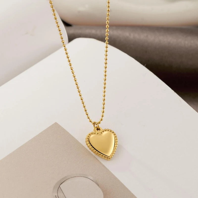 GOLDEN HEART necklace