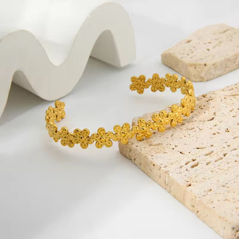 Aesthetic floral bracelet