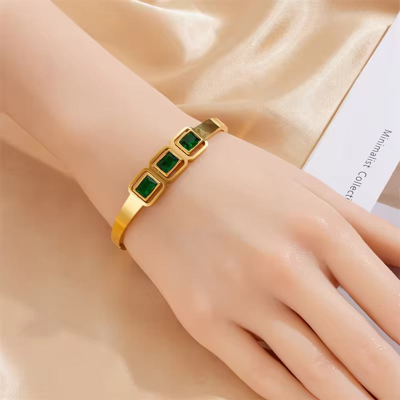 Lush loop bracelet