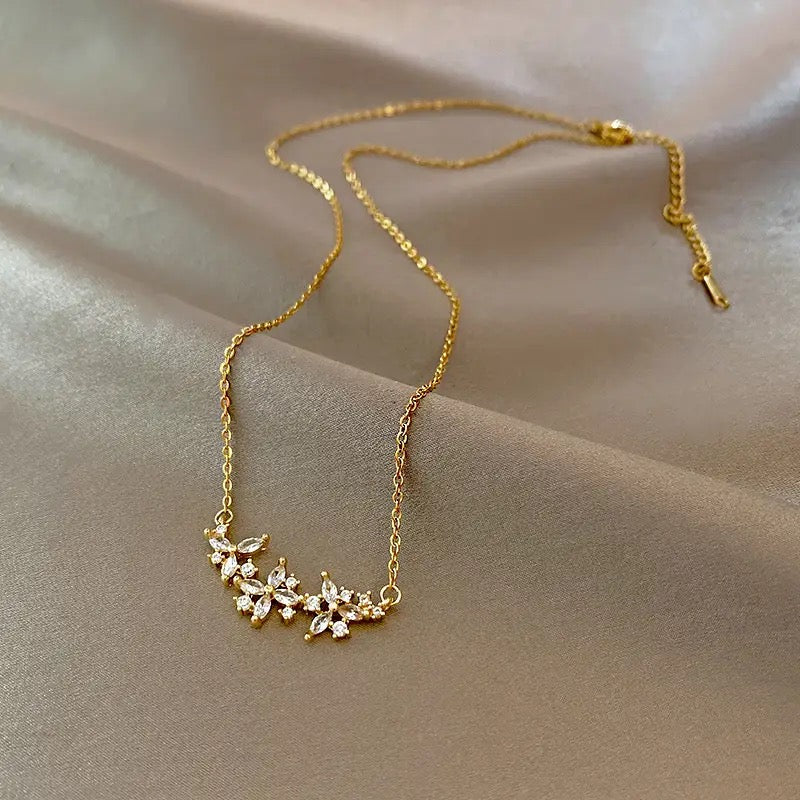 CRYSTAL FLOWER necklace