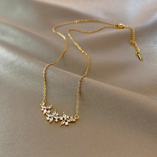 CRYSTAL FLOWER necklace