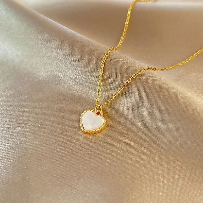 WHITE HEART necklace