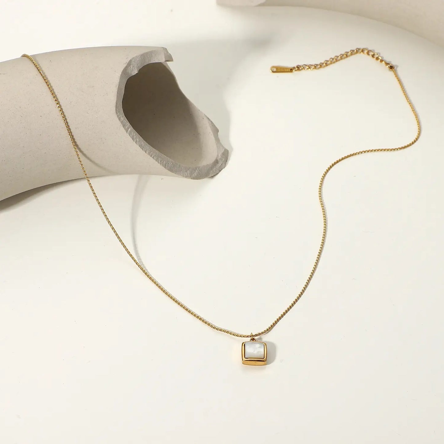 WHITE SQUARE necklace