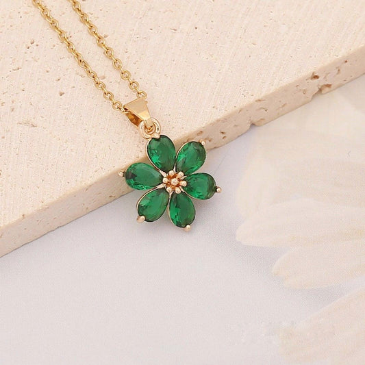 GREEN FLOWER necklace