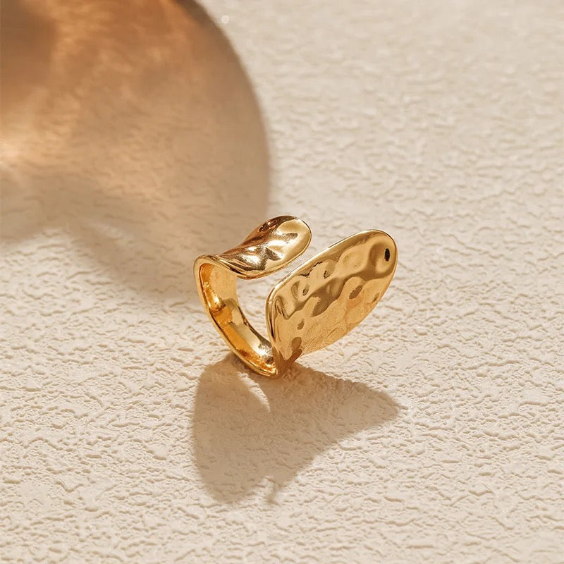 LEYA RING AESTHETE