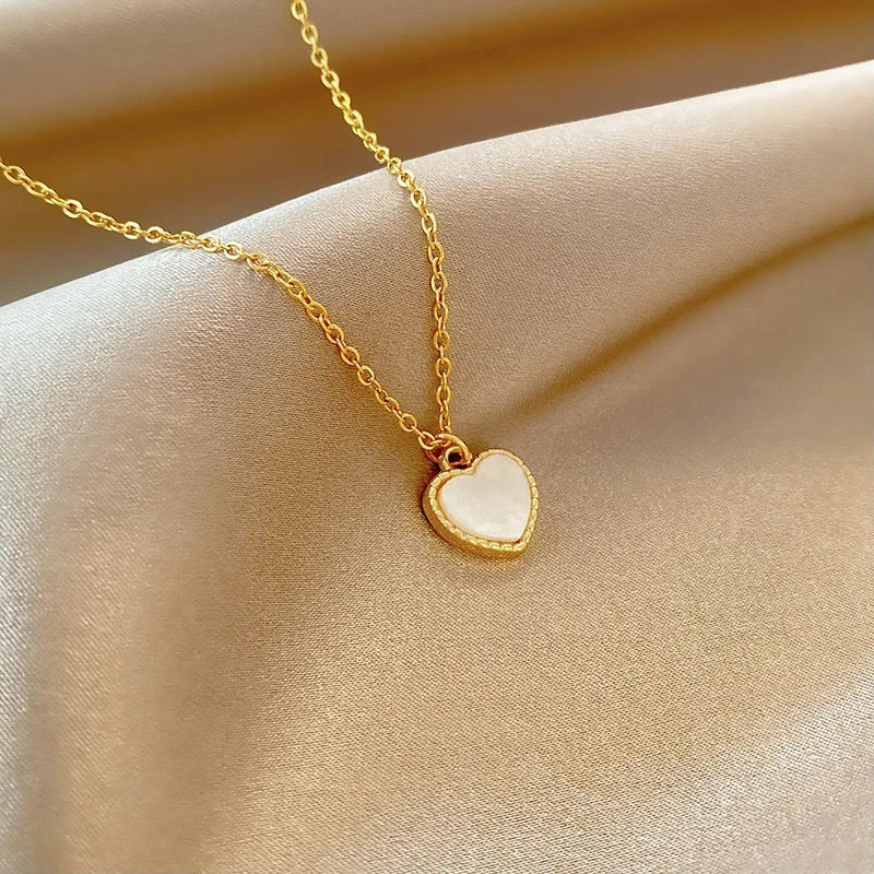 WHITE HEART necklace