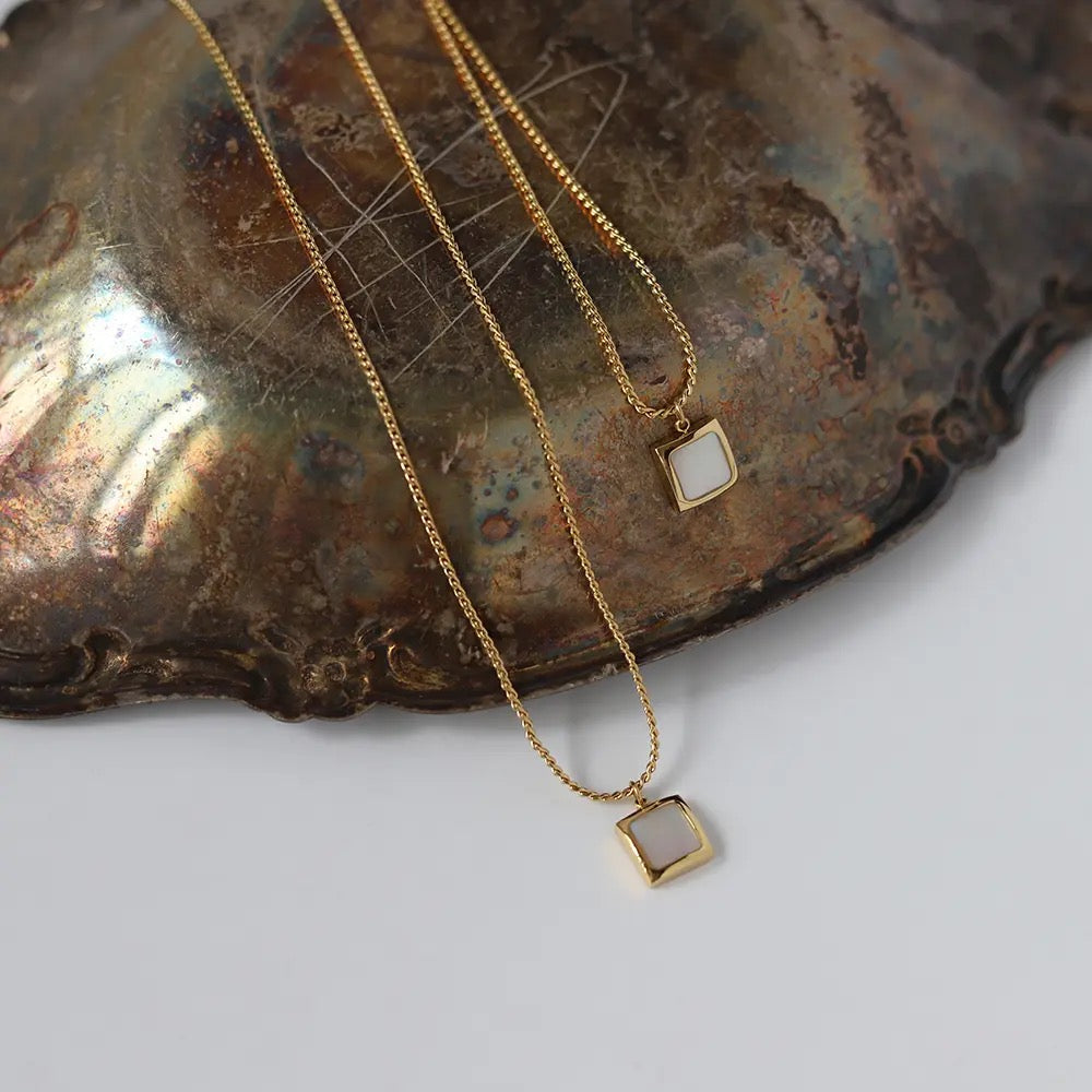 WHITE SQUARE necklace