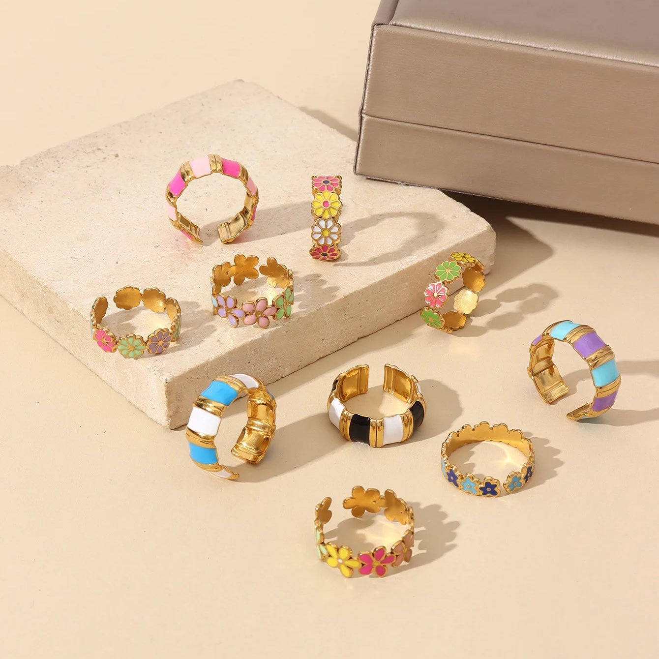 ENAMEL DAISY AESTHETE RING